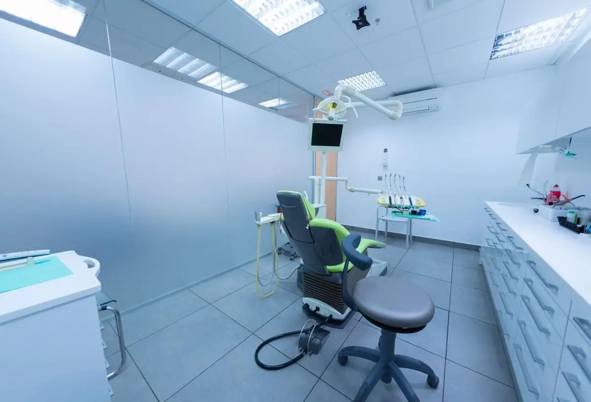 Ortodoncia invisalign en Madrid Centro: juego de alineadores a medida