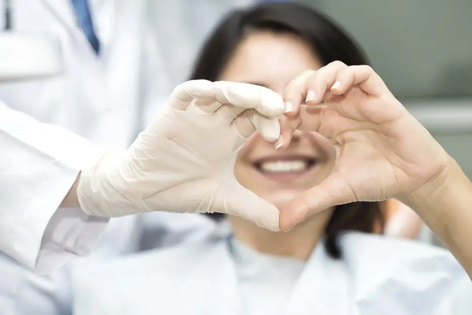Cuidado y mantenimiento de los implantes dentales: Cómo asegurar su durabilidad