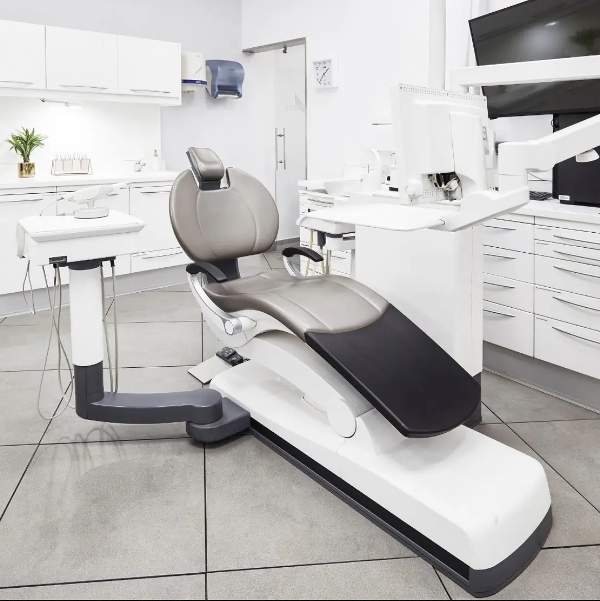 Gabinete dental de Clínica Santamaría preparado para endodoncia